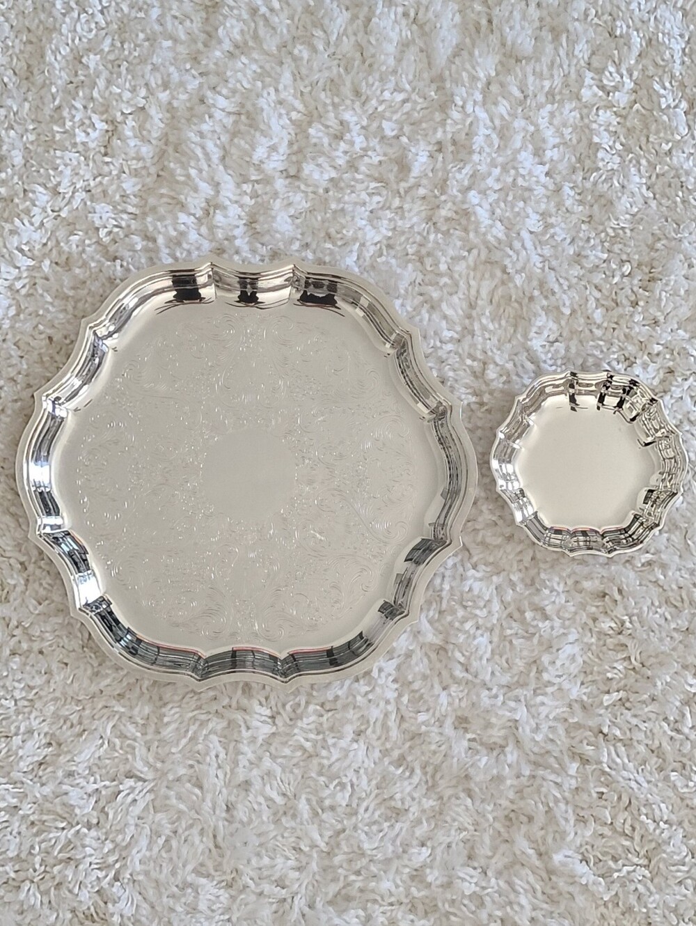 Set of 2 Vintage Oneida Silver Plate Trays